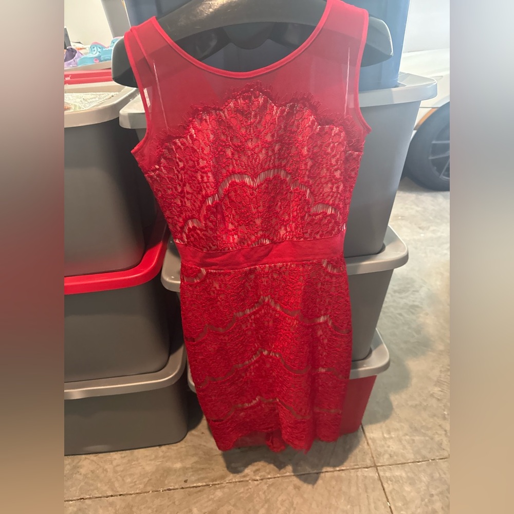 Elegant Red Lace Dress 95 - Picture 3 of 5